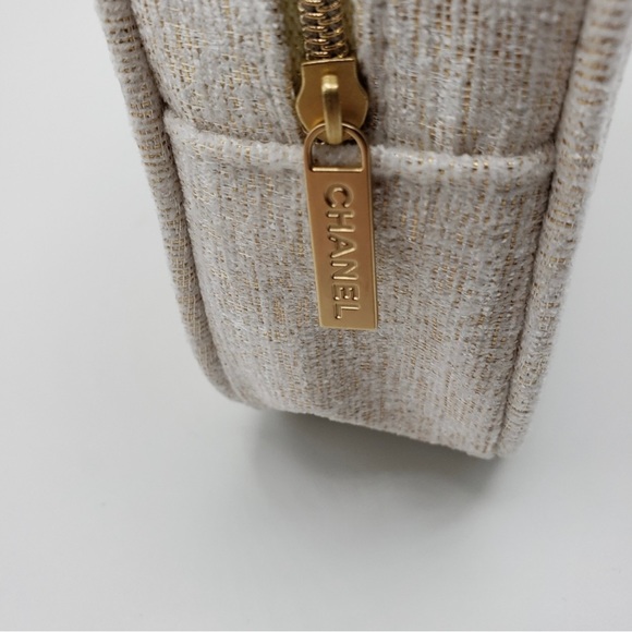Authentic Chanel 2023 Cosmetic Bag White Gold - Picture 11 of 12